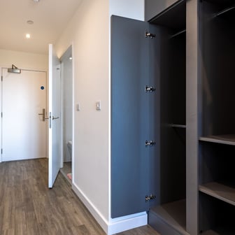 Silver Skyline En Suite - Image 3